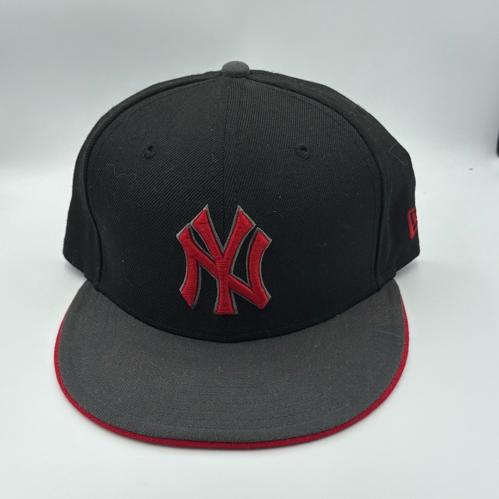 NY Yankees Black & Red men's Hat 7 3/8